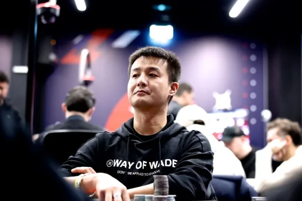 EPT Paris: Hu still at the top in the PokerStars Open with 44 left, 18 Italians in contention in the Cup