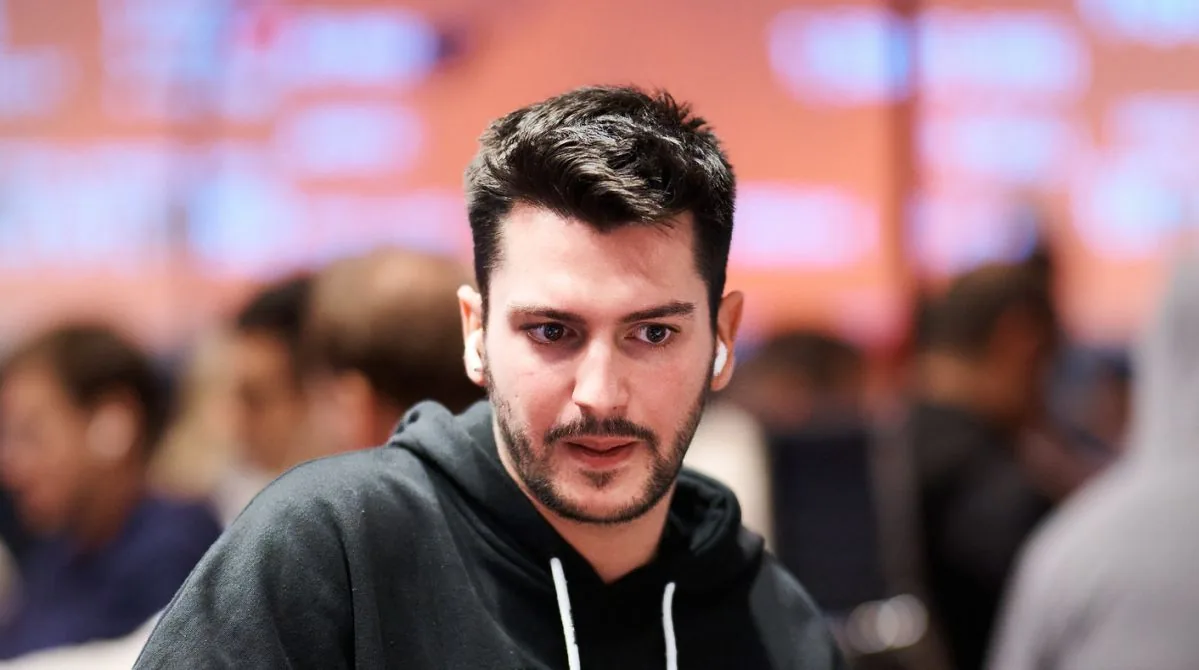 Carnival Series: titles for Cappiello and Fioravanti. The reg night closes with the success of "onlyruss"