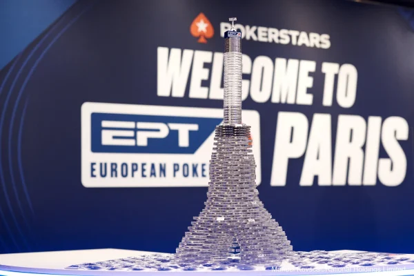 Follow the EPT Paris Main Event on the live stream with Italian commentary by Fang, Russo, and Fabretti!